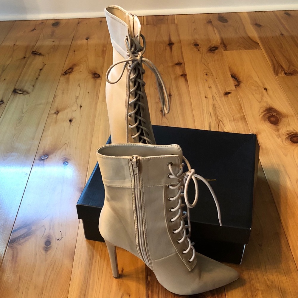 🚨SALE🚨Olivia & Jaymes Lycra/Satin Taupe Booties - Picture 6 of 8